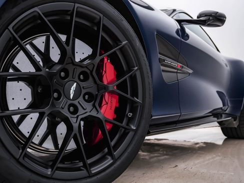 New 2025 Aston Martin Vanquish image 5