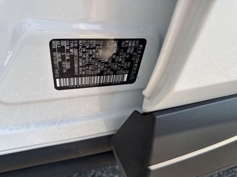 Used 2025 Nissan Rogue SL w/ SL Premium Package FWD image 31