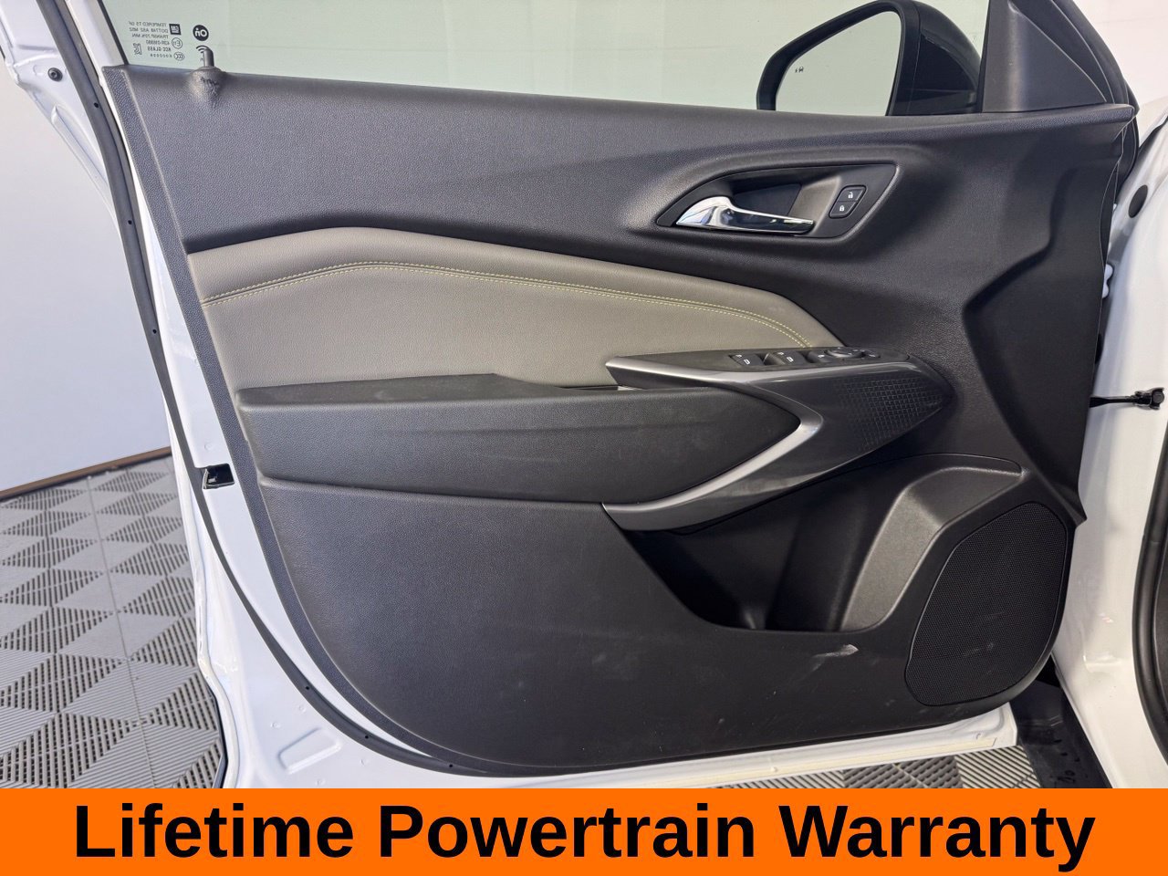 Used 2024 Chevrolet Trax ACTIV w/ Sunroof Package FWD image 11