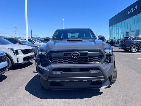 Used 2025 Toyota Tacoma TRD Sport AWD/4WD image 9