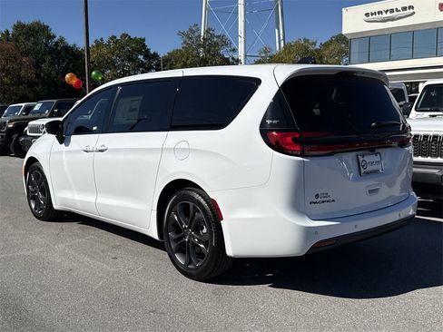 New 2026 Chrysler Pacifica Select image 7