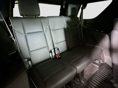 Used 2023 Cadillac Escalade Premium Luxury image 29