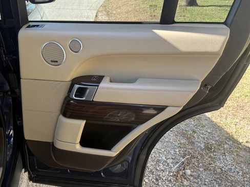 Used 2014 Land Rover Range Rover HSE image 37