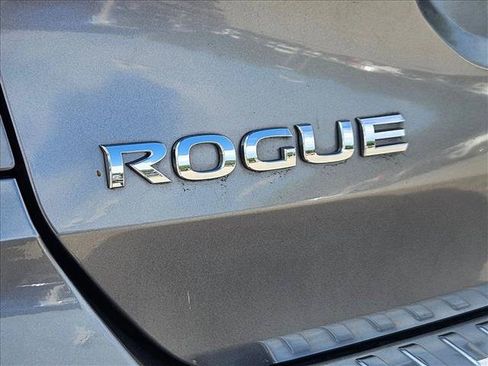 Used 2018 Nissan Rogue SV FWD image 9