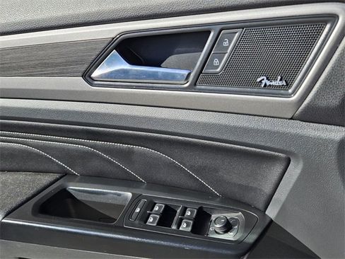 Used 2021 Volkswagen Atlas SEL Premium image 32