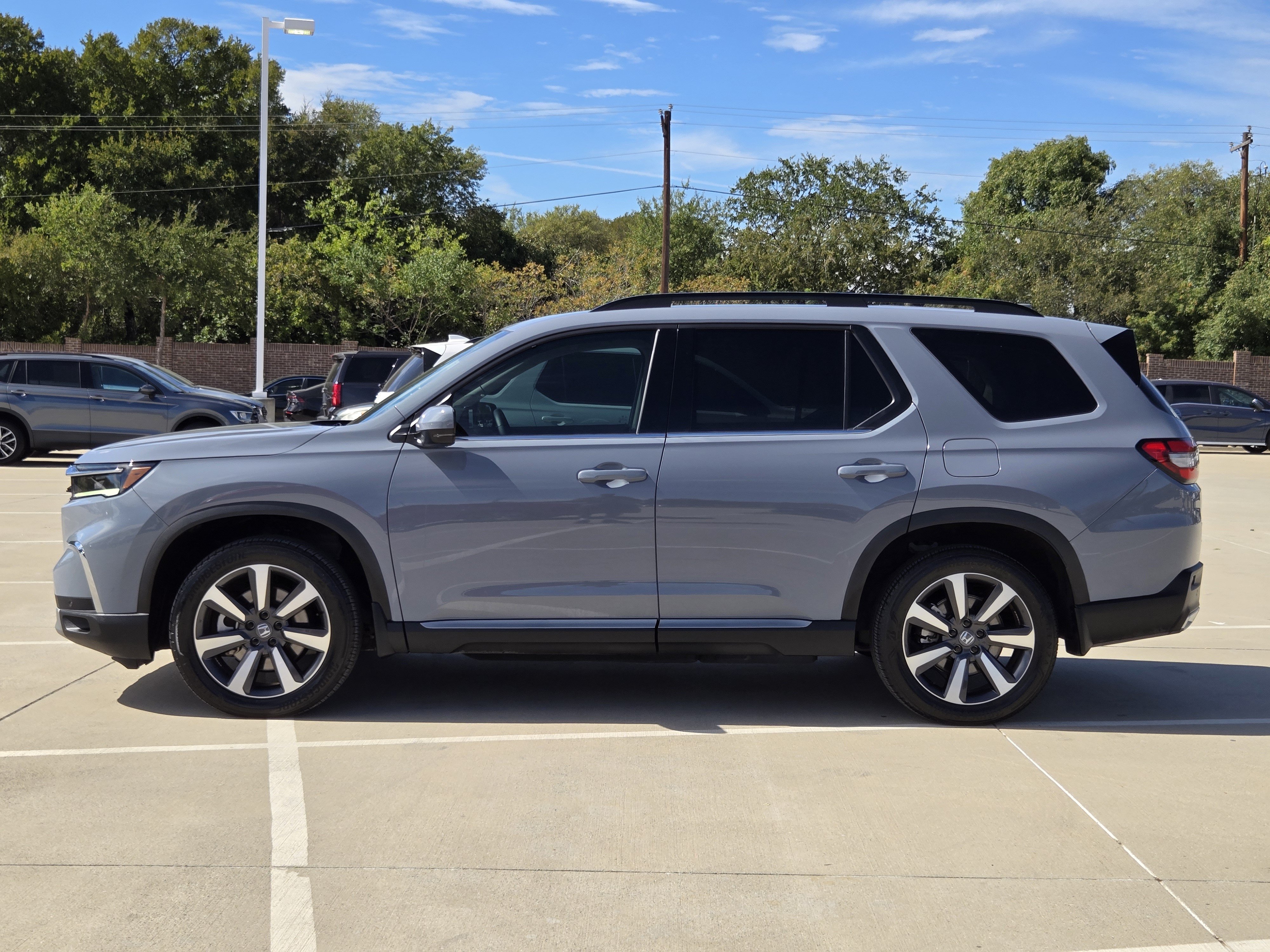 Certified 2025 Honda Pilot Touring image 5