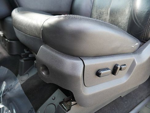 Used 2011 Ford F250 Lariat w/ Chrome Pkg image 12