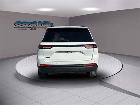 Certified 2023 Jeep Grand Cherokee Altitude image 4