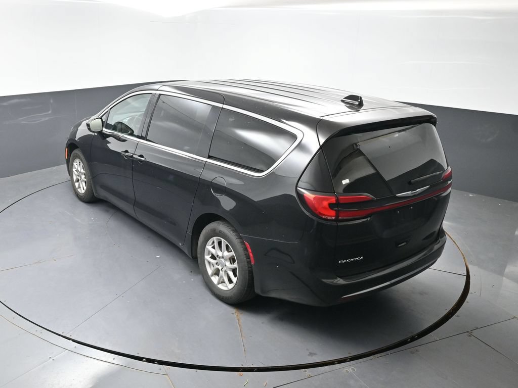Used 2025 Chrysler Pacifica Select FWD image 15