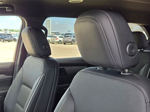 Used 2025 Buick Enclave Preferred FWD image 7