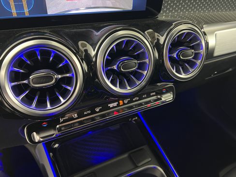 New 2025 Mercedes-Benz GLB 250 4MATIC image 31