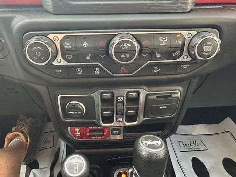 Used 2019 Jeep Wrangler Unlimited Rubicon w/ Cold Weather Group AWD/4WD image 24