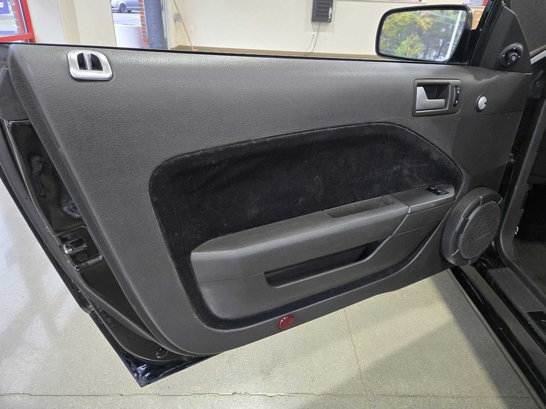 Used 2006 Ford Mustang GT RWD image 13