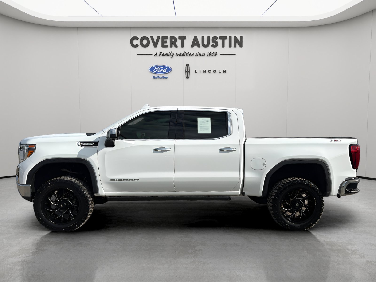 Used 2022 GMC Sierra 1500 SLT AWD/4WD image 2