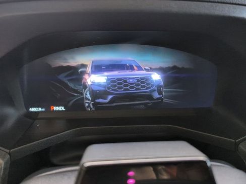 Used 2025 Ford Explorer Platinum w/ Ultimate Package RWD image 12