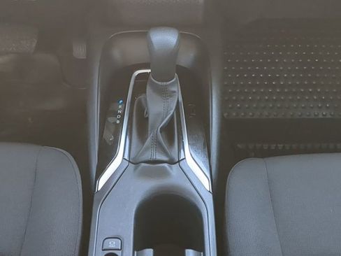 Used 2025 Toyota Corolla LE image 18