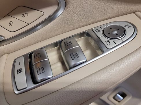 Used 2019 Mercedes-Benz GLC 300 4MATIC w/ Premium Package image 27