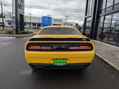 Used 2017 Dodge Challenger R/T Scat Pack w/ Leather Interior Group image 5