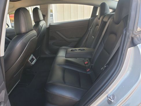 Used 2018 Tesla Model 3 Long Range RWD image 24
