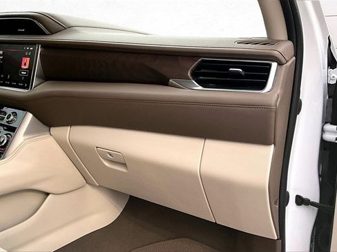 Used 2022 GMC Yukon Denali w/ Denali Premium Package image 28