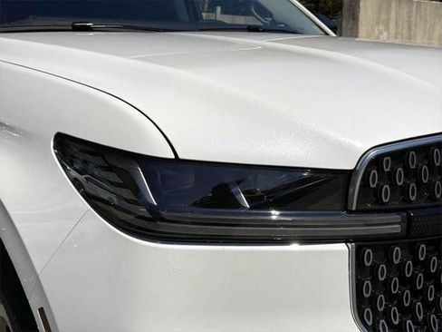 New 2025 Lincoln Navigator L Reserve image 9