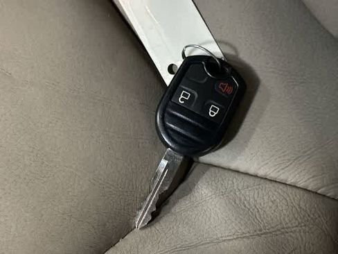 Used 2014 Ford Explorer XLT w/ Equipment Group 202A FWD image 33