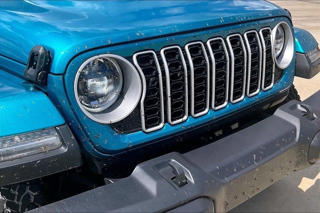 Used 2024 Jeep Wrangler Unlimited Sahara w/ Safety Group AWD/4WD image 29