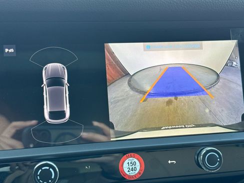 New 2026 Porsche Macan image 23