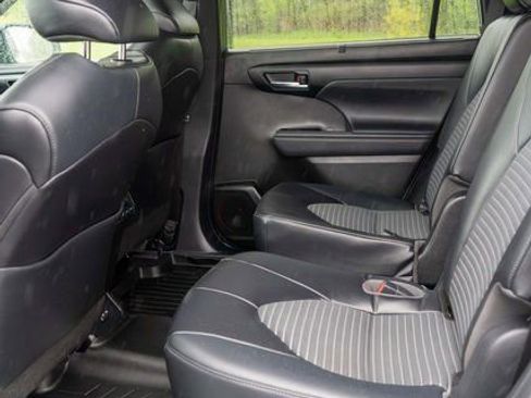 Used 2022 Toyota Highlander XSE w/ Protection Package #3 (TMS) AWD/4WD image 13