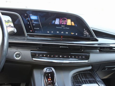 Used 2023 Cadillac Escalade ESV Sport AWD/4WD image 17
