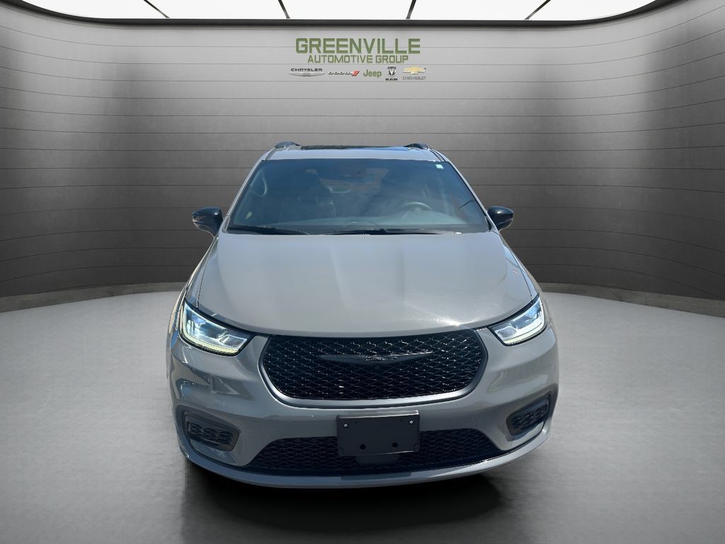 Used 2025 Chrysler Pacifica Limited FWD image 2