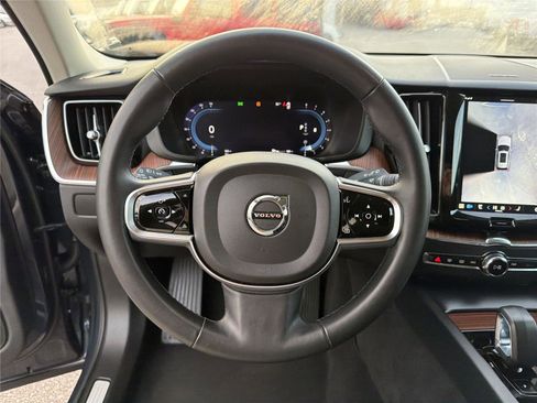 Used 2024 Volvo XC60 B5 Plus image 26