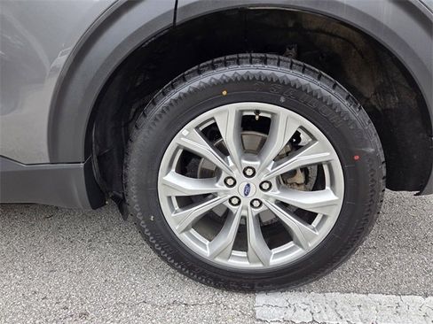 Used 2023 Ford Explorer Limited image 18