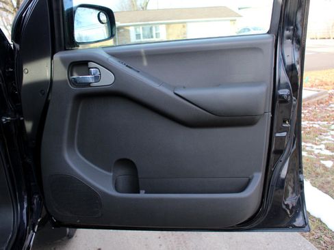 Used 2009 Nissan Frontier SE w/ SE Value Truck Pkg image 29