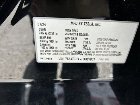 Used 2024 Tesla Model Y Performance image 29
