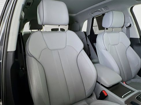 Used 2021 Audi Q5 Prestige w/ Prestige Package image 29