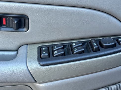 Used 2005 Chevrolet Suburban LS w/ Cargo Package image 12