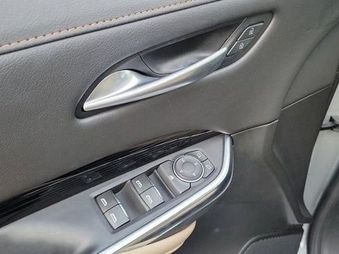 Used 2024 Cadillac XT4 Luxury w/ Cold Weather Package FWD image 5