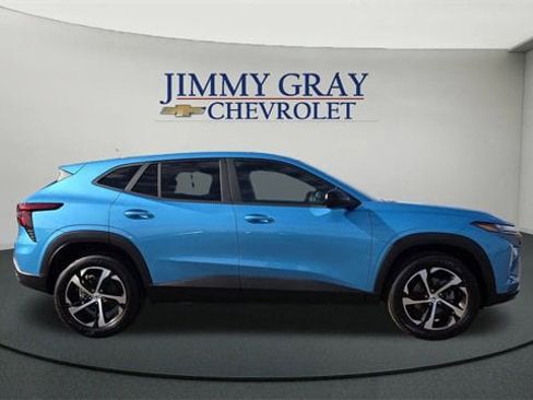 New 2026 Chevrolet Trax RS image 2