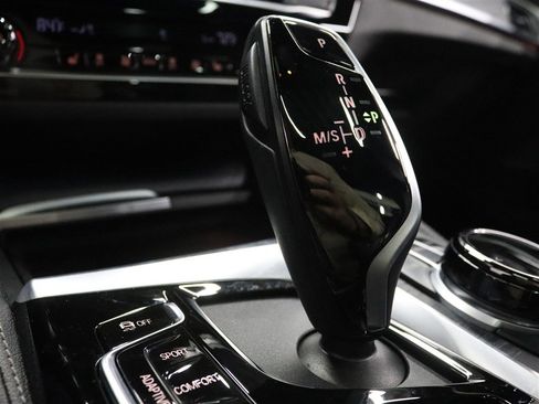 Used 2022 BMW M550i xDrive w/ Executive Package image 31