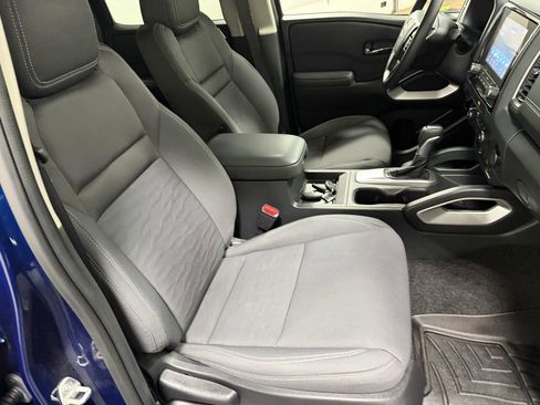 Used 2022 Nissan Frontier SV w/ Technology Package image 14