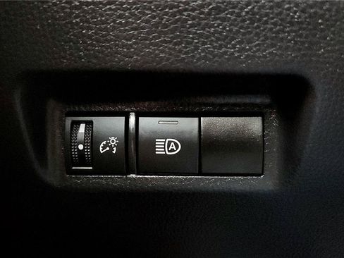 Certified 2025 Toyota RAV4 LE AWD/4WD image 32