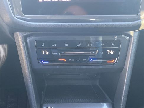 Used 2022 Volkswagen Tiguan SE image 24