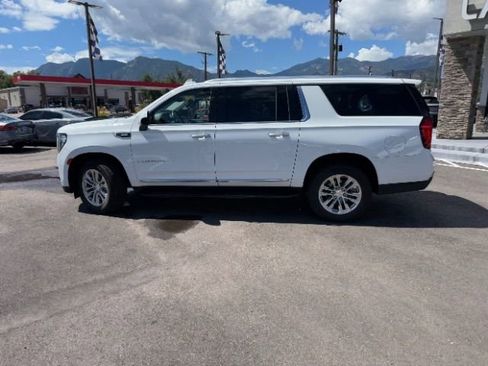 Used 2023 GMC Yukon XL SLT image 13