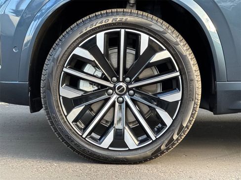 Certified 2025 Volvo XC90 B6 Plus image 26