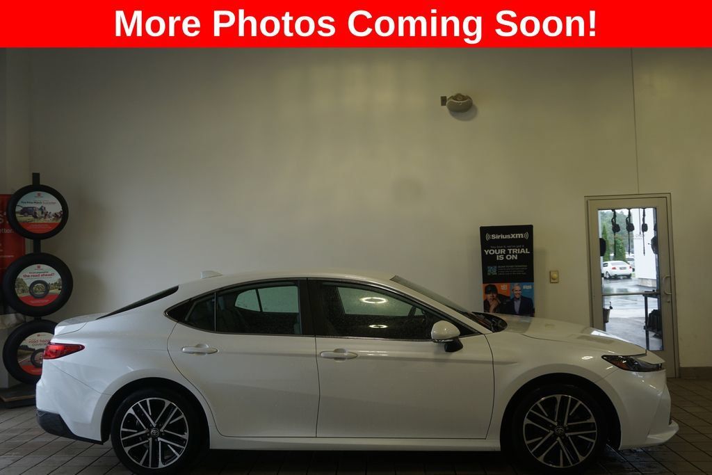Used 2025 Toyota Camry XLE AWD/4WD image 2