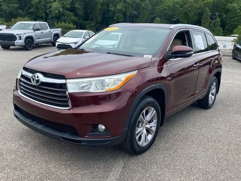 Used 2014 Toyota Highlander XLE AWD/4WD image 2