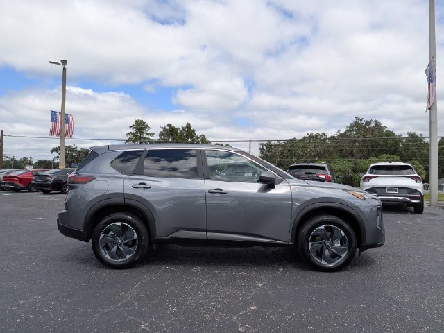 Used 2025 Nissan Rogue SV AWD/4WD image 2