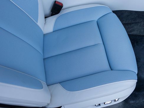 Used 2025 Rolls-Royce Cullinan image 57