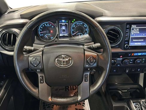 Used 2020 Toyota Tacoma SR5 AWD/4WD image 14